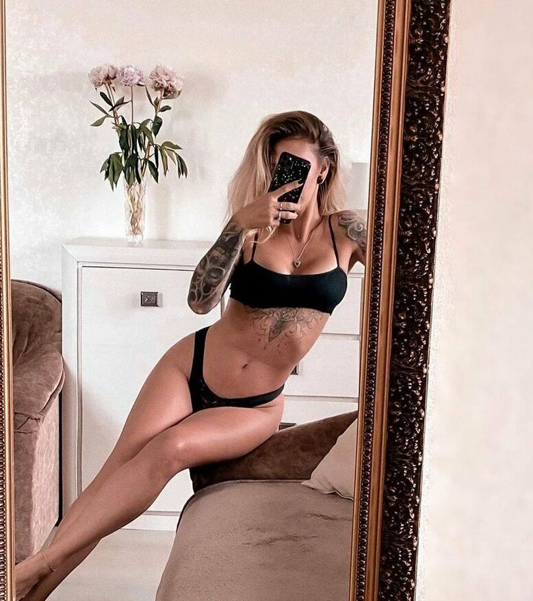 Kate Hazzard nude