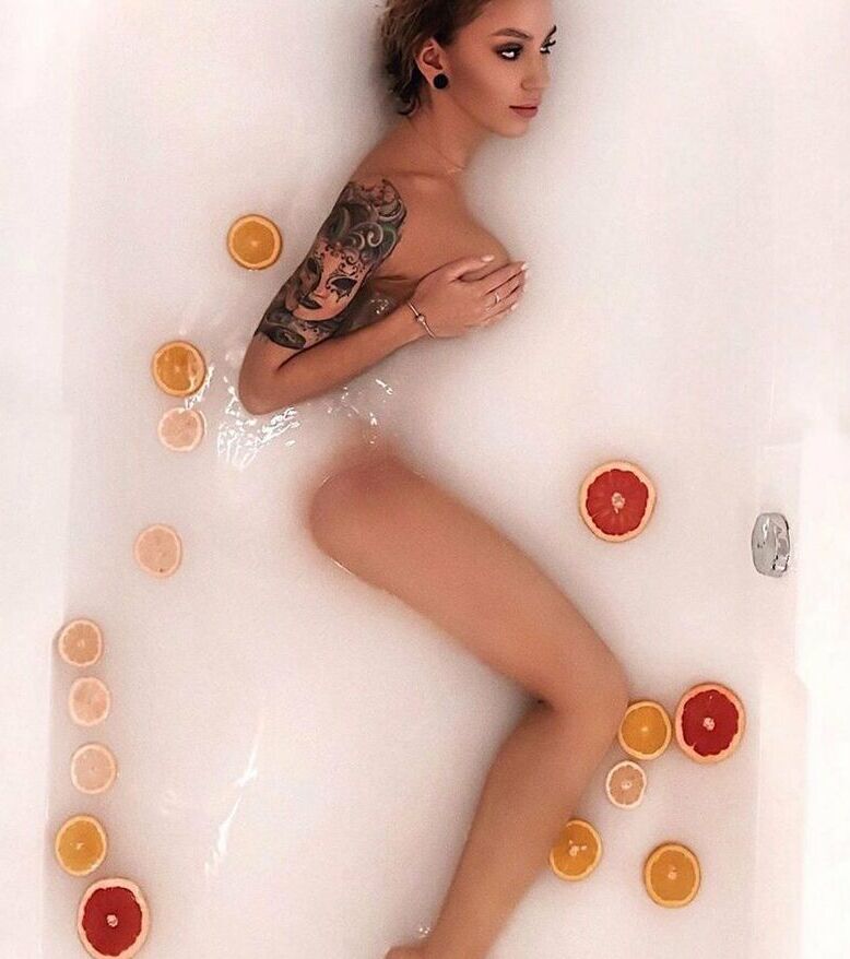 Kate Hazzard nude