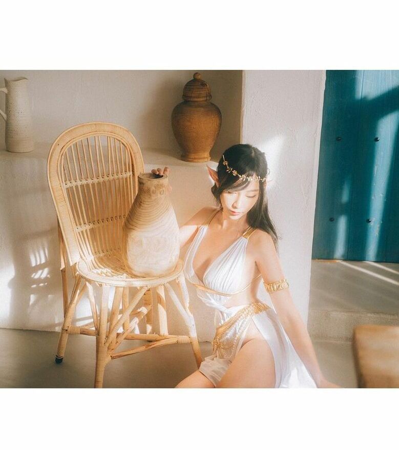 Zoe So nude