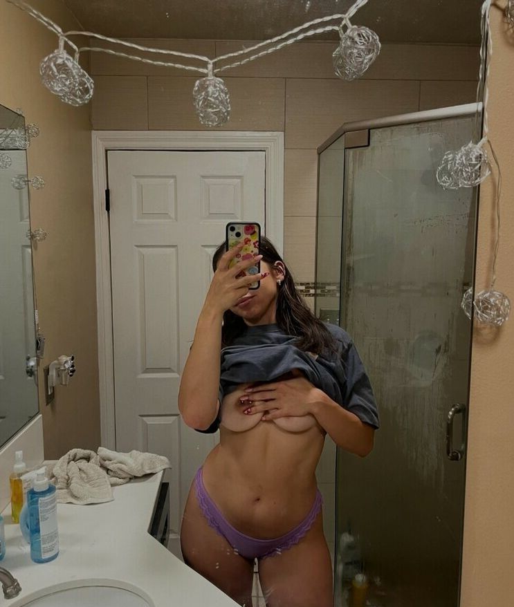 Hailey Gutierrez nude