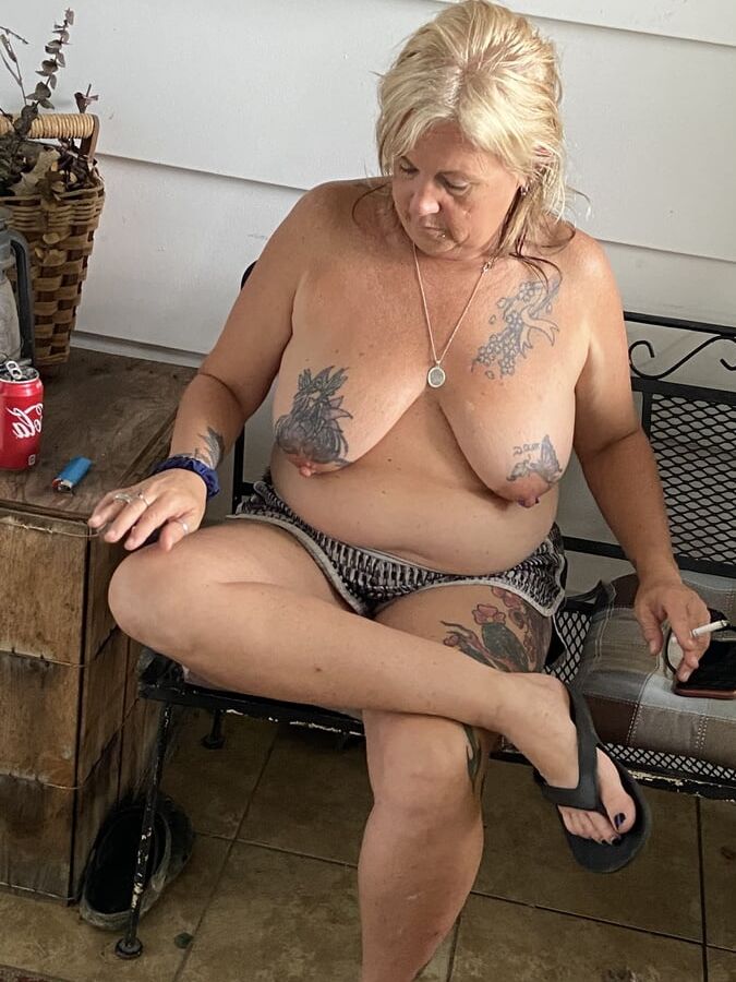 Random pics of her saggies