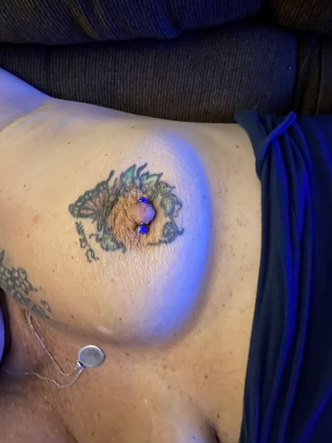Random pics of her saggies