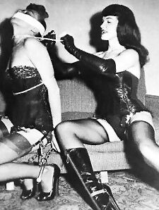 Hot kinky lesbians