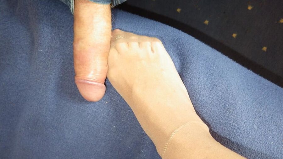 Pantyhose dots