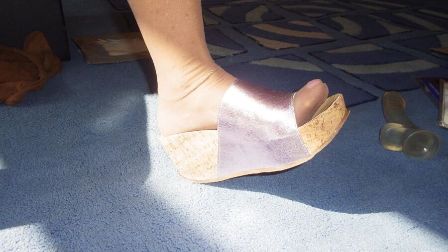 Pantyhose dots