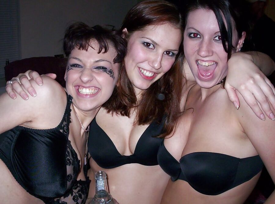 Some satin chicas