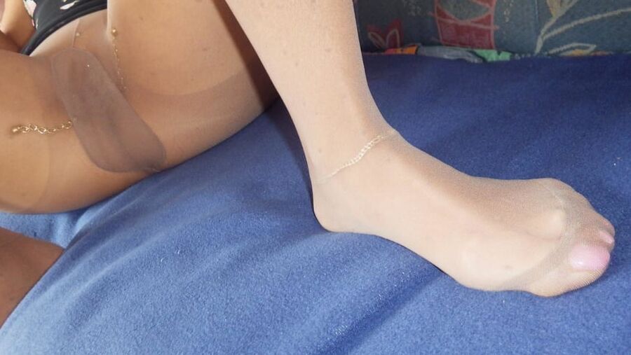 Pantyhose dots