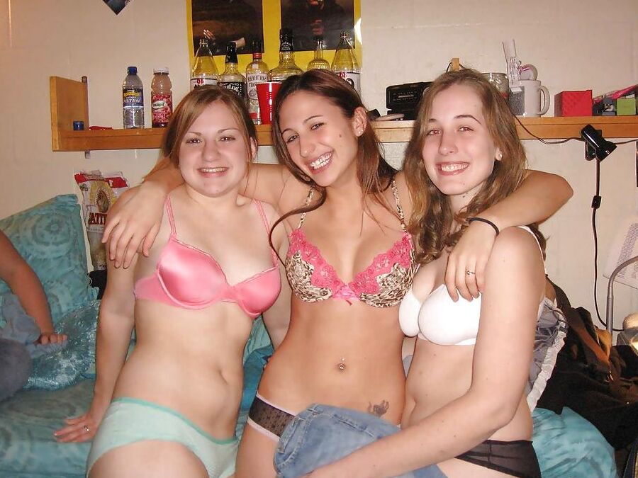 Some satin chicas