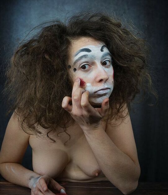 Zoé Besmond De Senneville nude