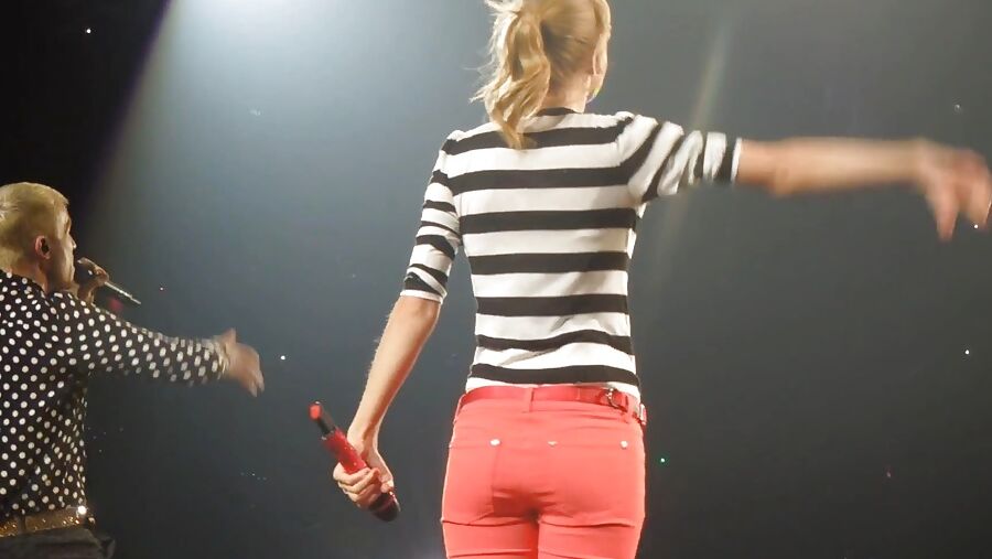 Taylor Swinft in tight jeans showing ass