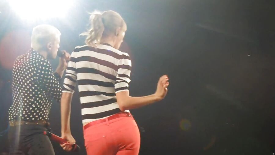 Taylor Swinft in tight jeans showing ass