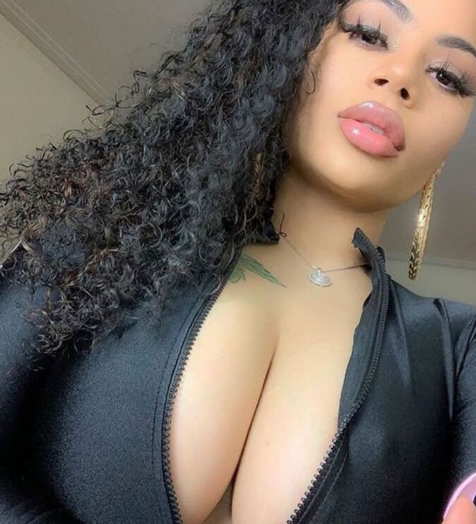 Strella Katt nude