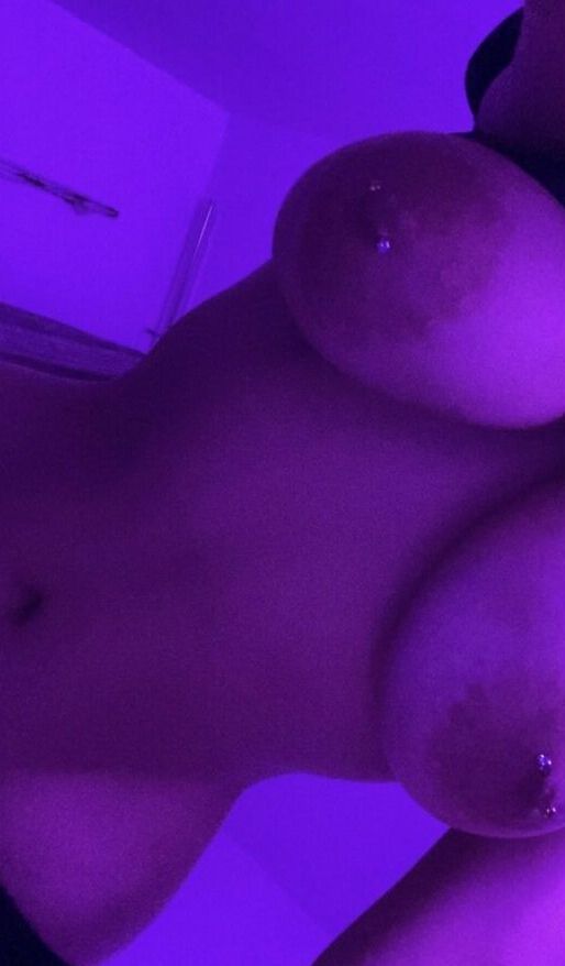 MamiNextDoor nude