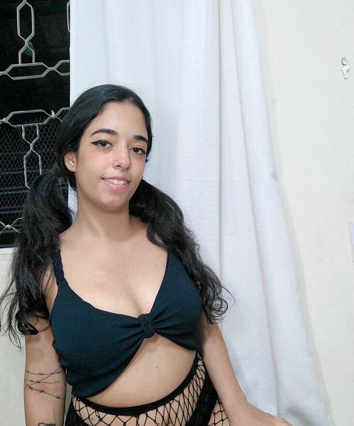 Hinauzm nude