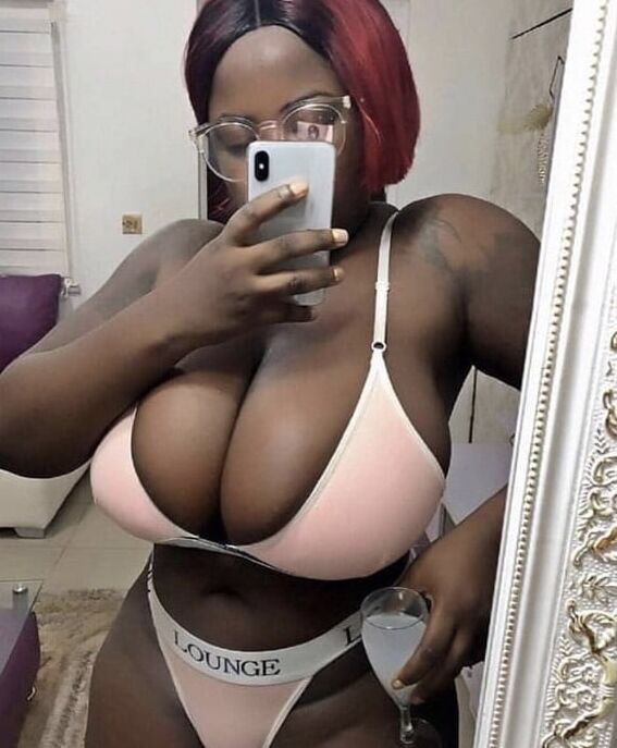 EBONY: SEXY WOMEN