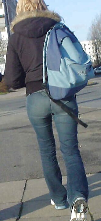 Some Random Candid Pics of Berlin-Schoolgirls