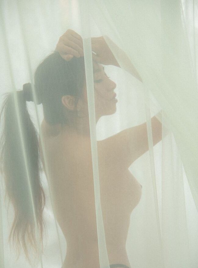 Mercury Nguyen nude