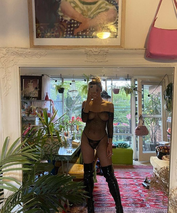 Raregirl nude