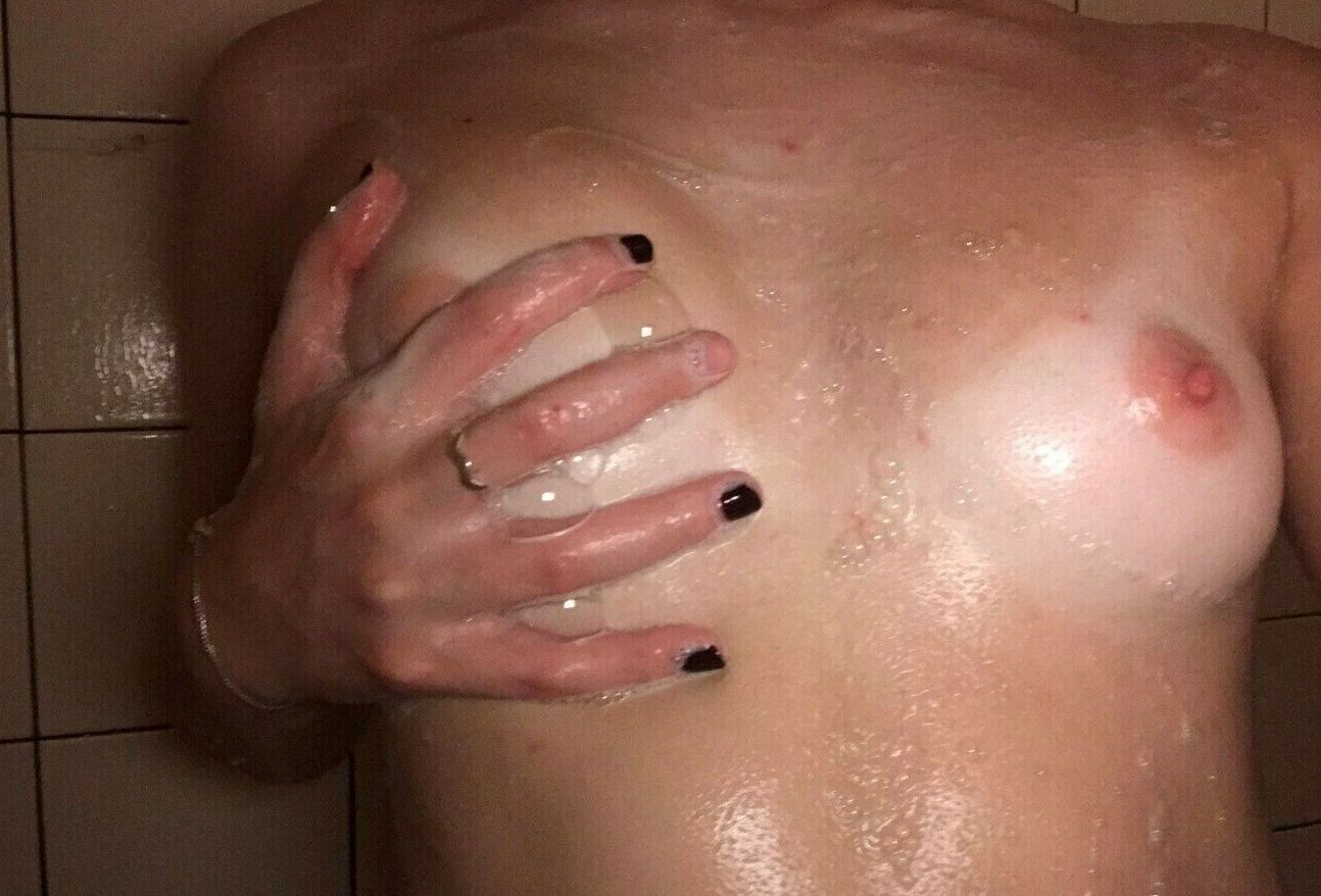Melvniely Passionite nude