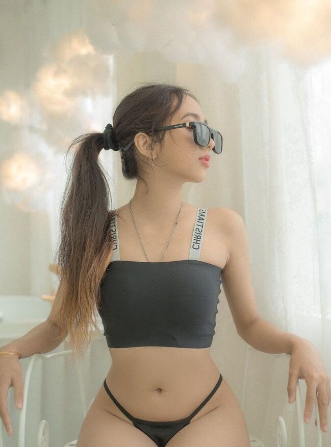 Mercury Nguyen nude