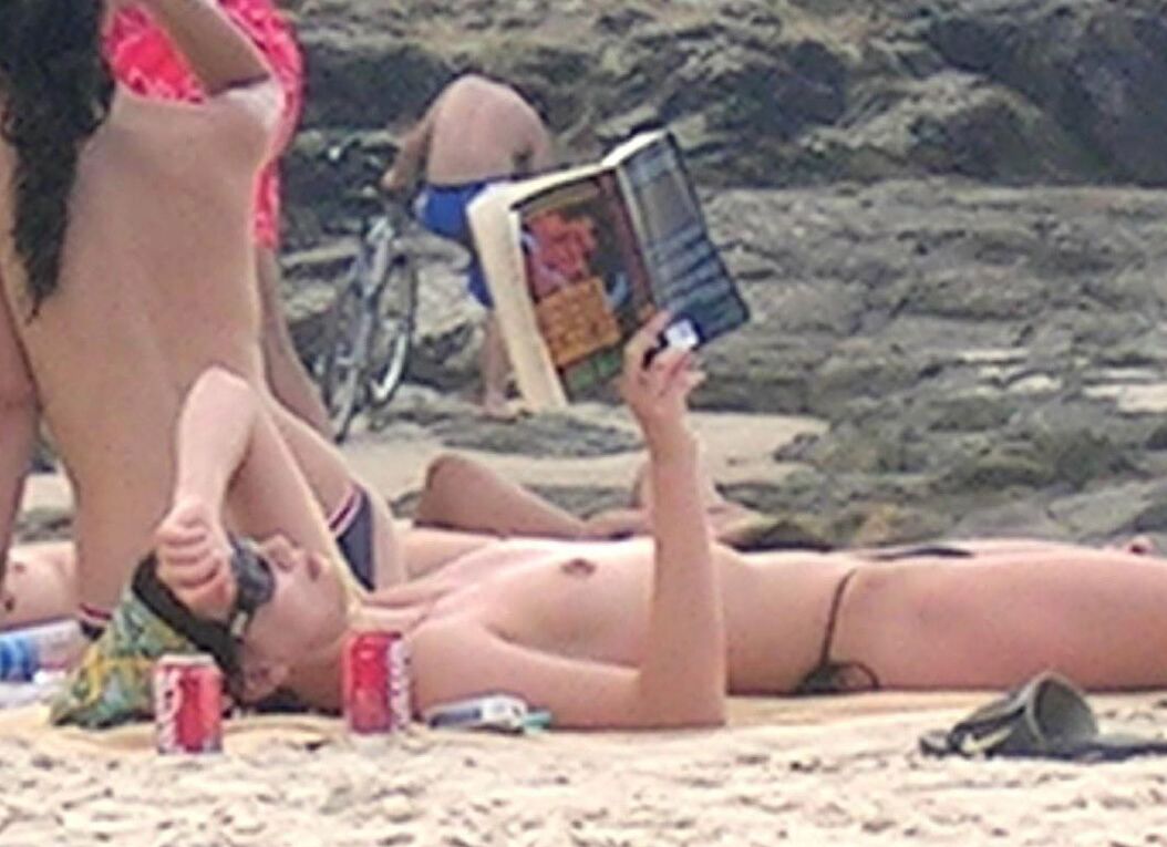 Charlize Theron nicely exposed tits in sex