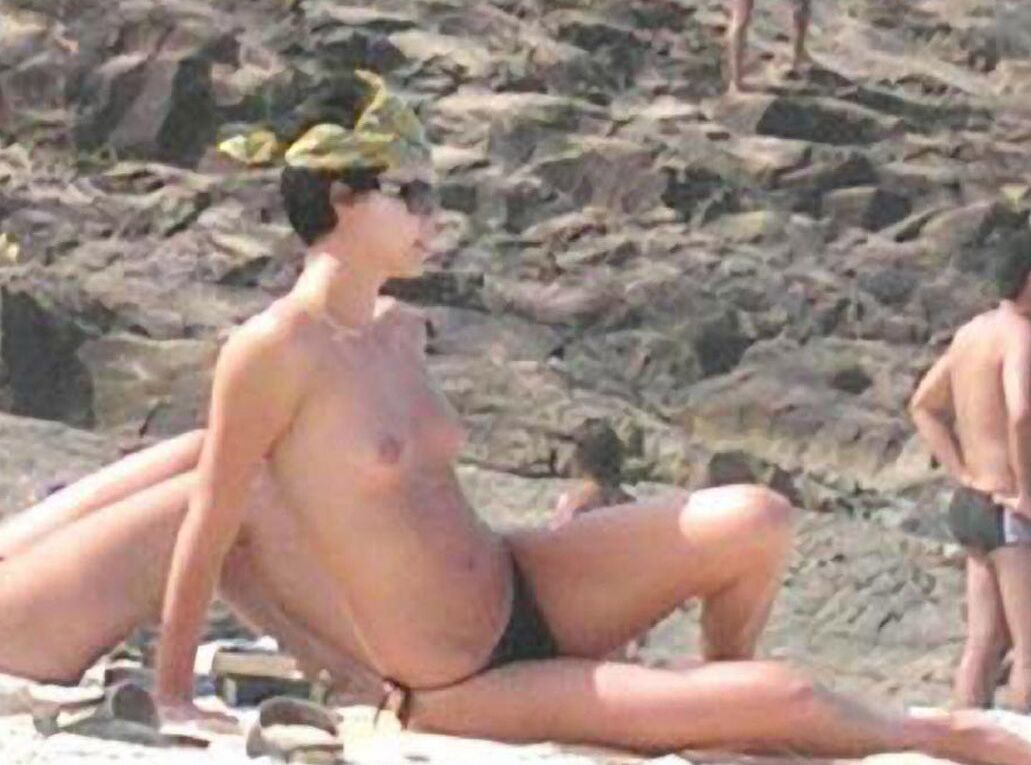 Charlize Theron nicely exposed tits in sex