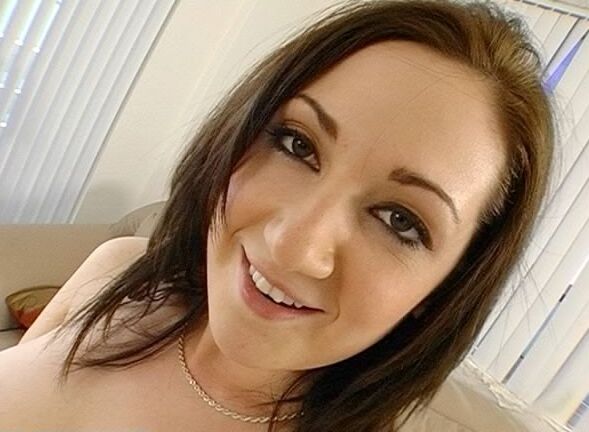 camel toe-amateur brunette with nice natural tits doing hc
