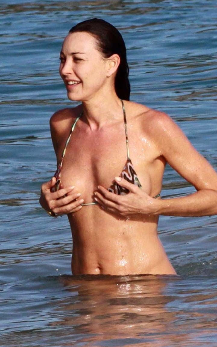 Tamara Mellon exposing her nice big boobs on beach and sexy in bikini
