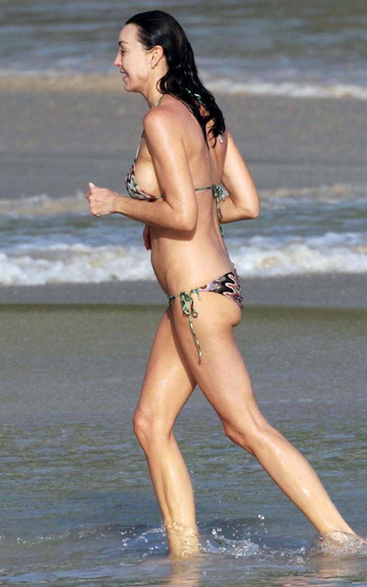 Tamara Mellon exposing her nice big boobs on beach and sexy in bikini