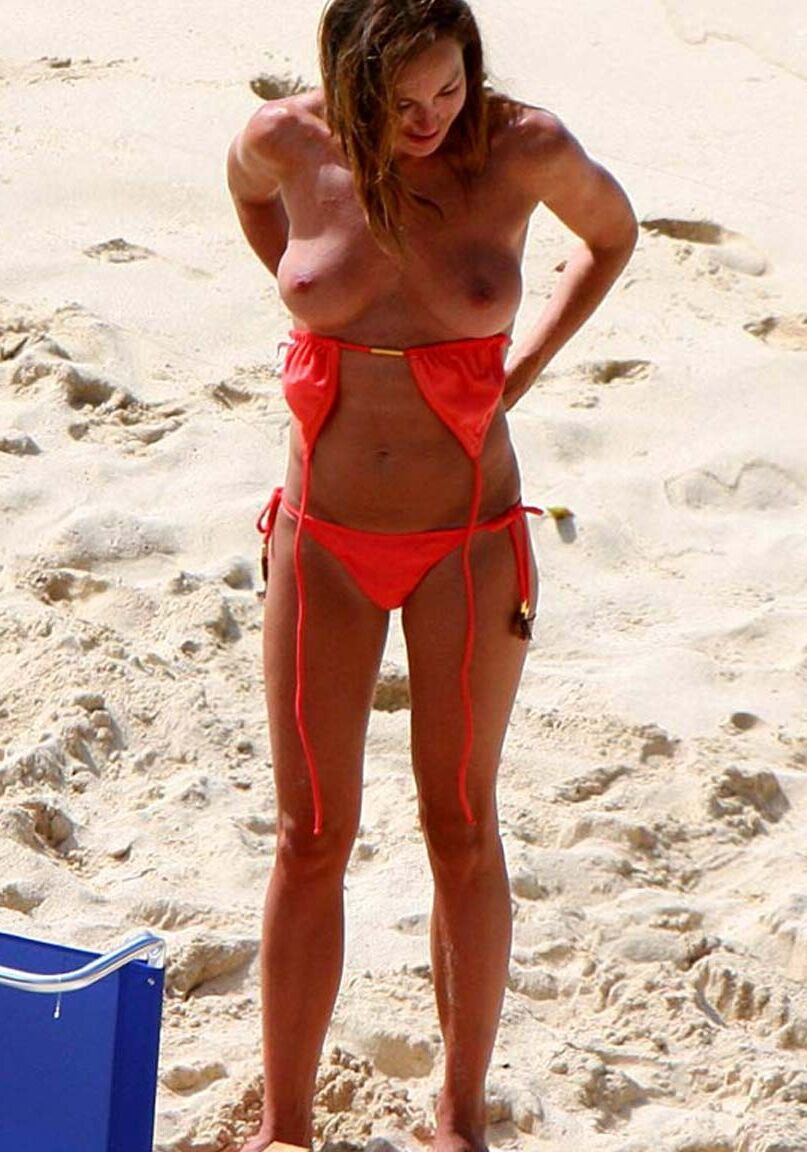 Tamara Mellon exposing her nice big boobs on beach and sexy in bikini