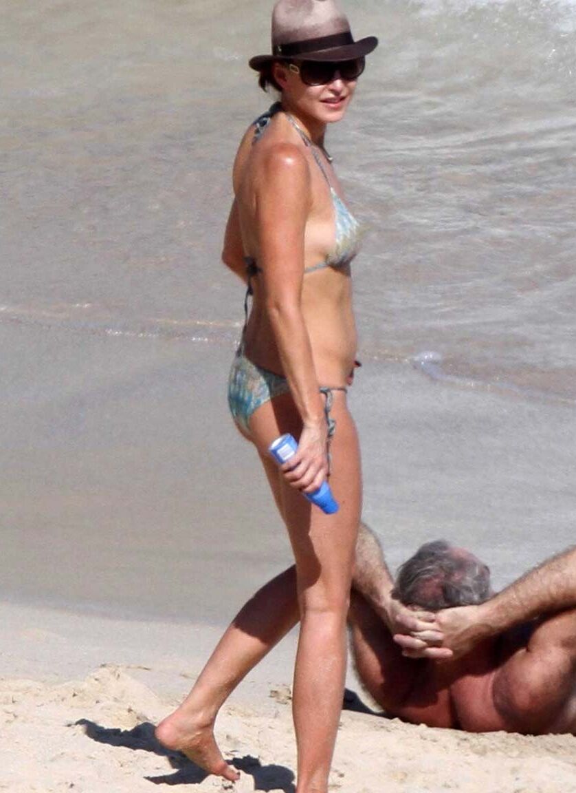 Tamara Mellon exposing her nice big boobs on beach and sexy in bikini