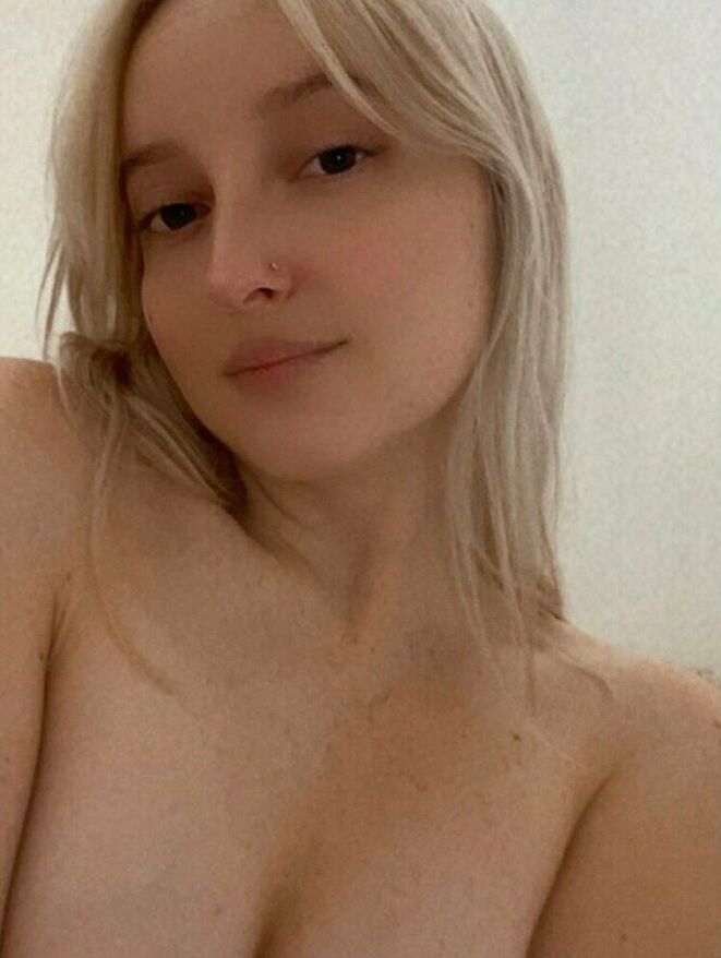 Sophie Carson nude