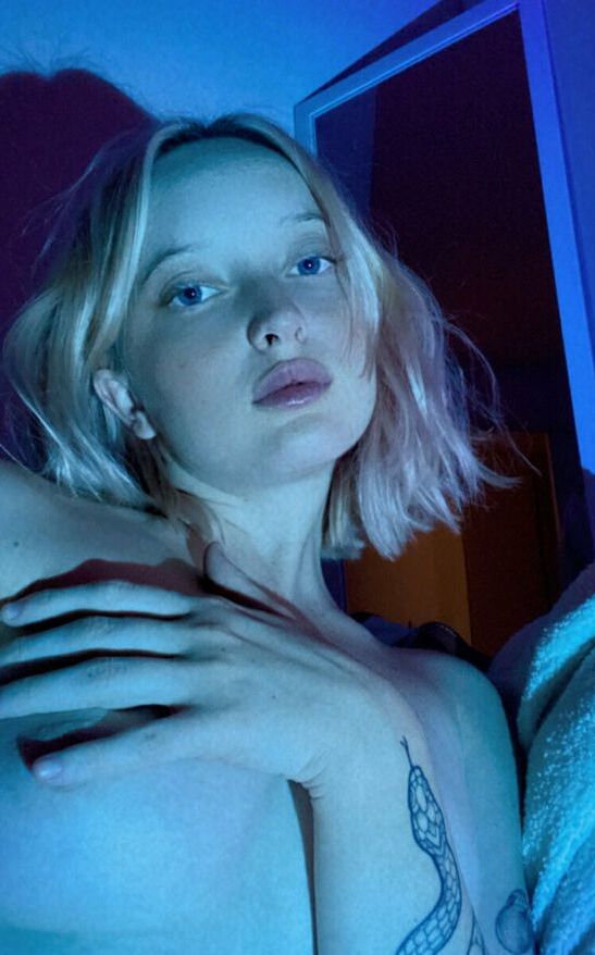 Sophie Carson nude