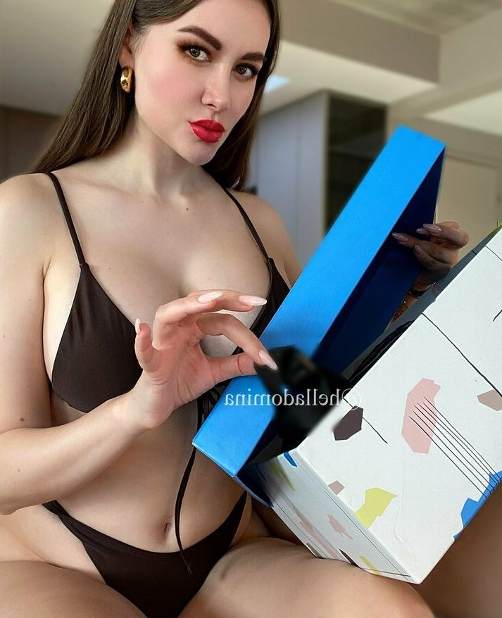 Helladomina nude