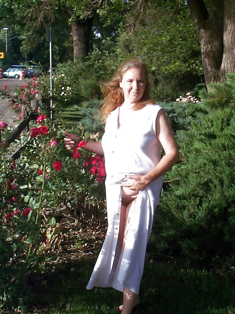 Hairy Pussy Exposed in Public Park