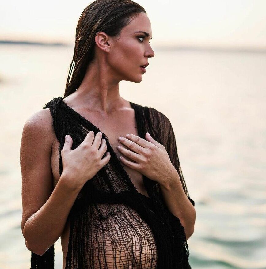 Odette Annable nude