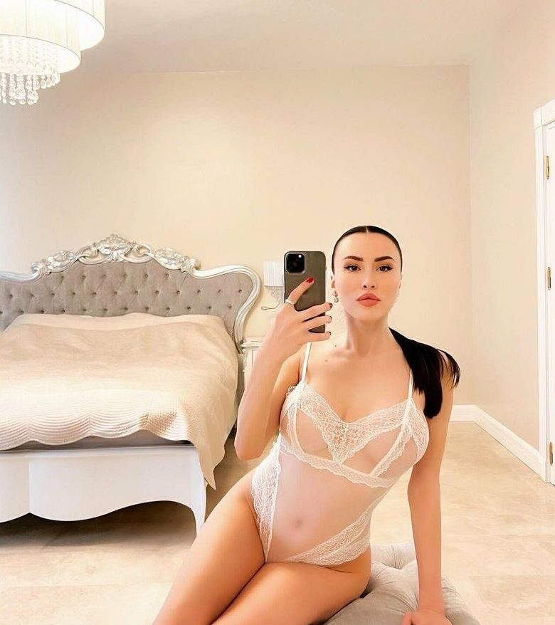 Santa Kitana nude