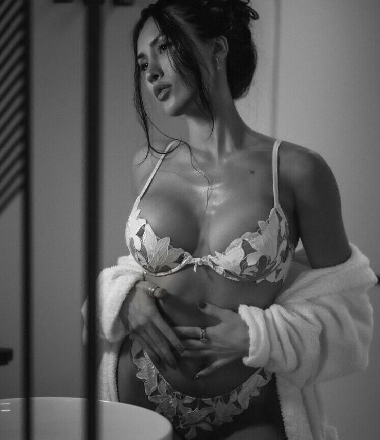 Santa Kitana nude