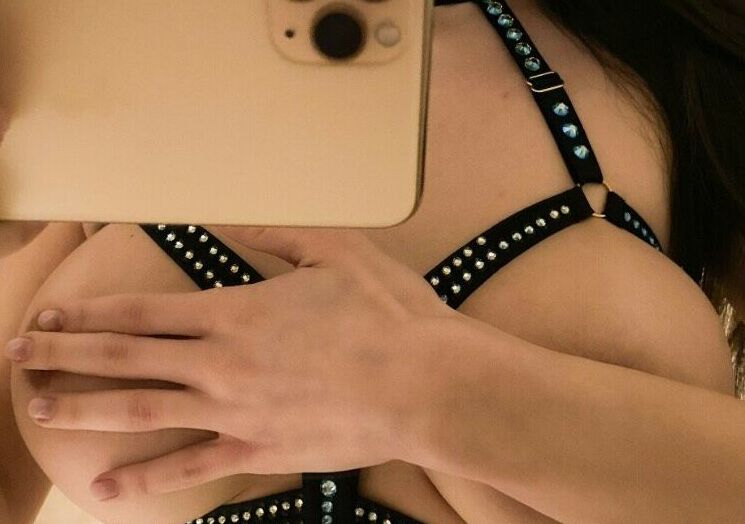 Santa Kitana nude