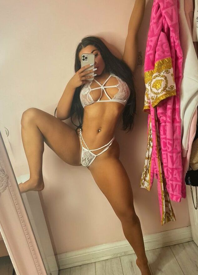 Kate Isobel nude