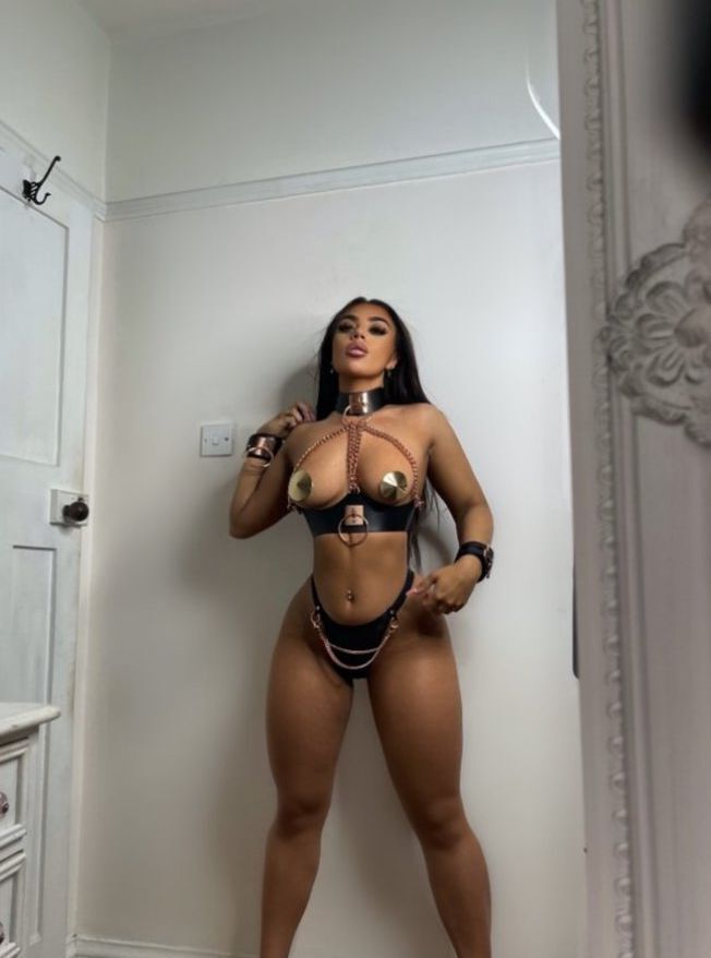 Kate Isobel nude