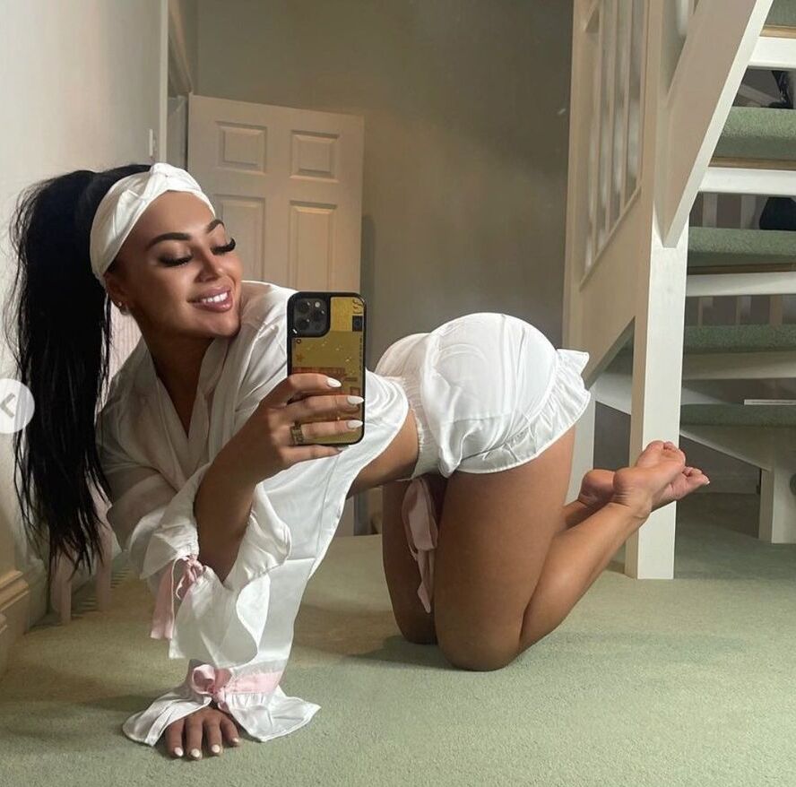 Kate Isobel nude