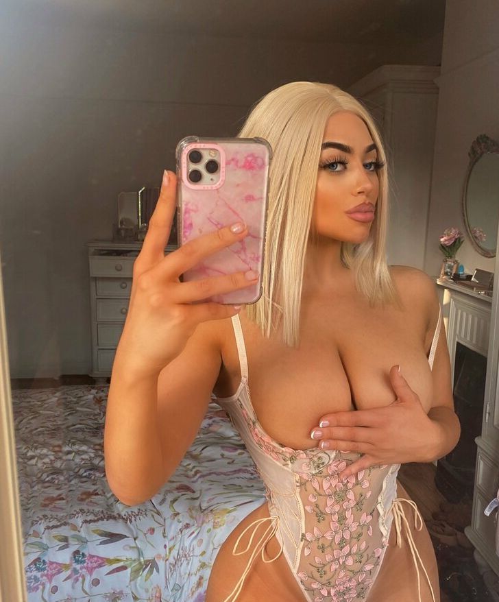 Kate Isobel nude