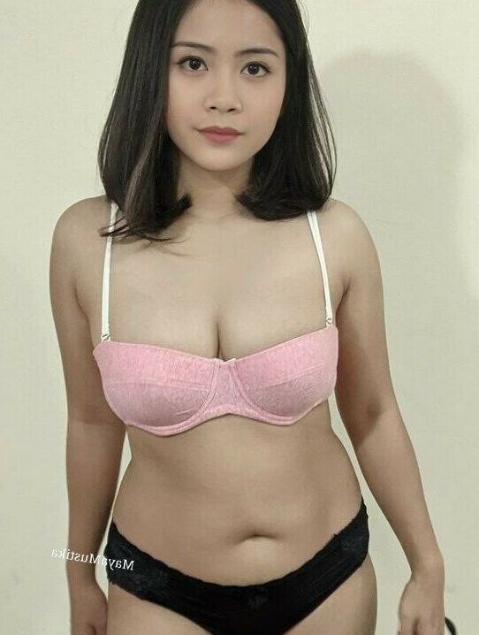 Maya Mustika nude
