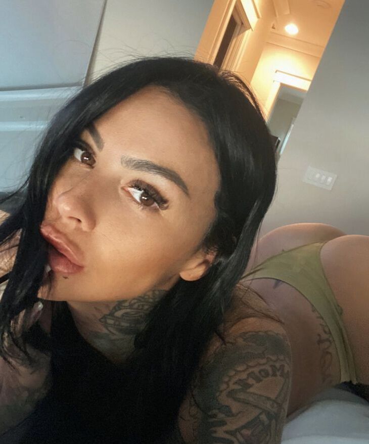 Zahra Schreiber nude