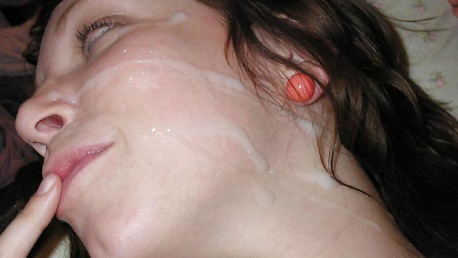 INS GESICHT UND IN DEN MUND