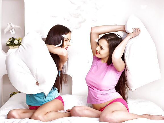 Hot Lesbos
