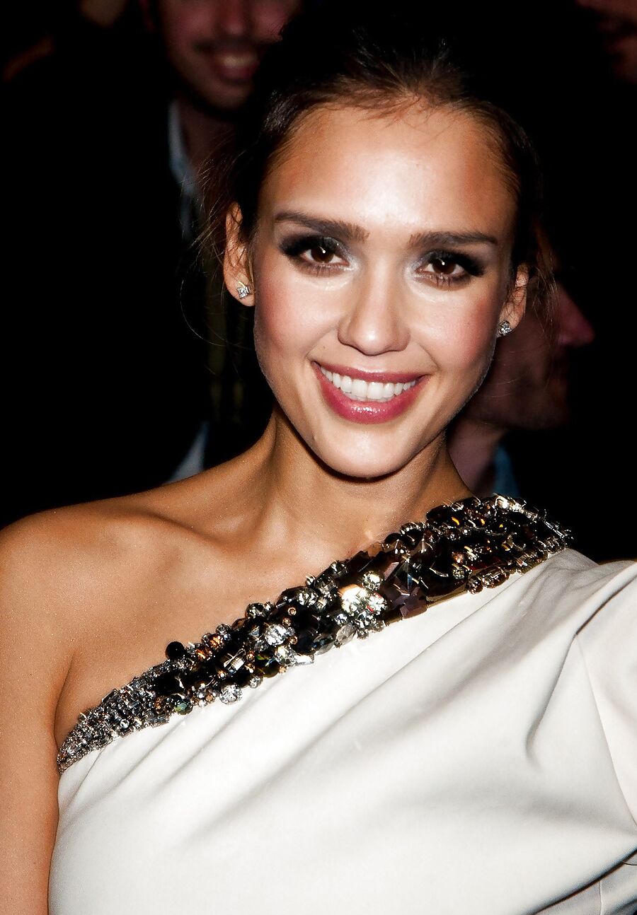 Jessica Alba in sexy black dress