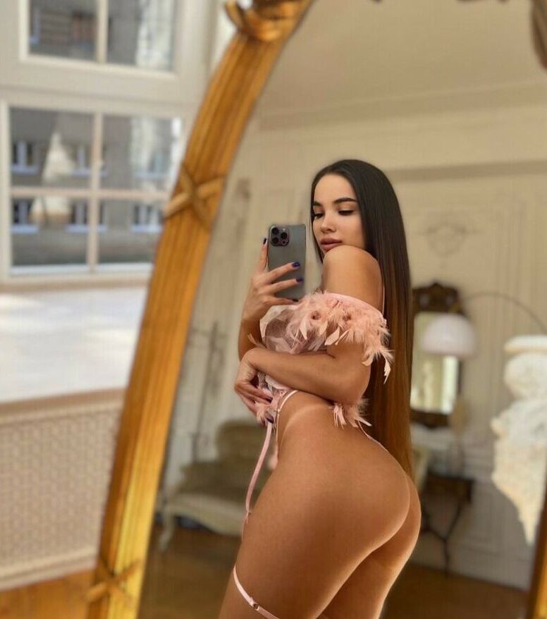 Maytiyn nude