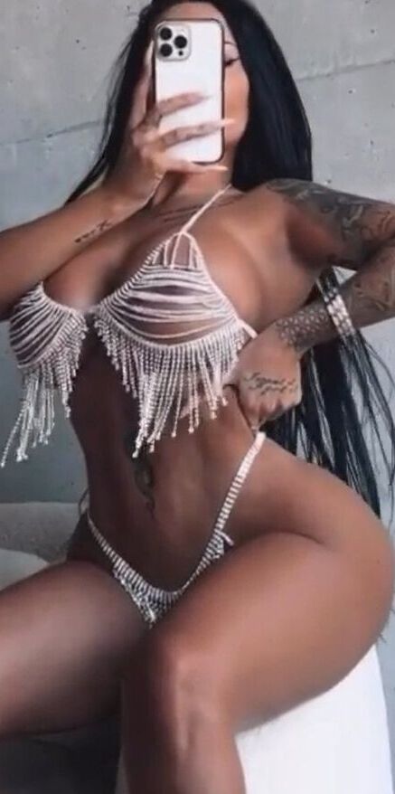 Enise Sude nude